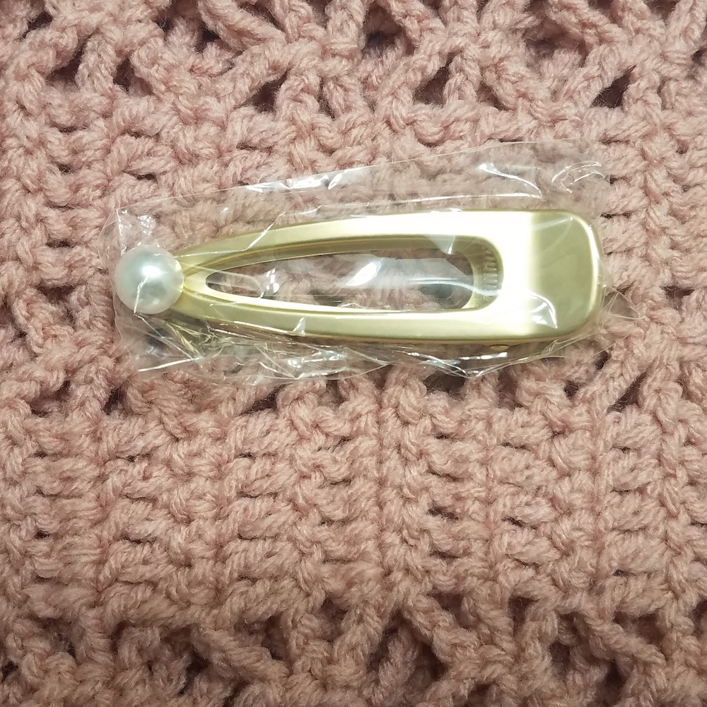 Pearl Accent Gold Hair Clip